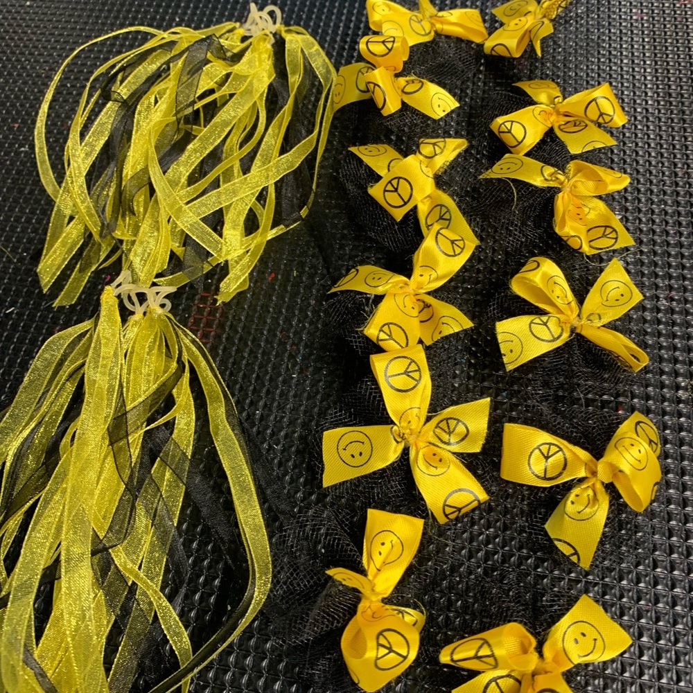 12 bows 12 streamers 2 bow ties